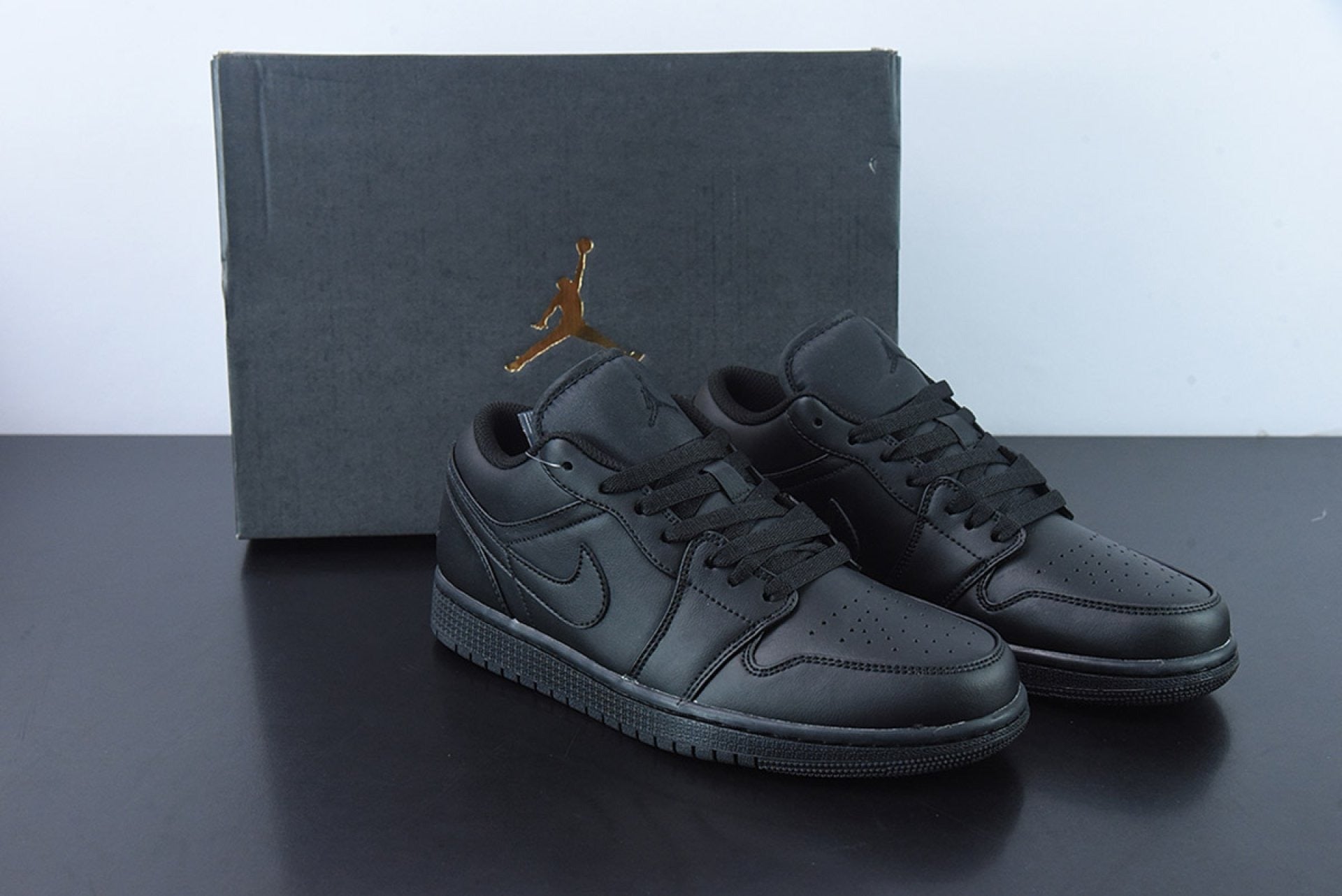 Air Jordan 1 Low Triple Black