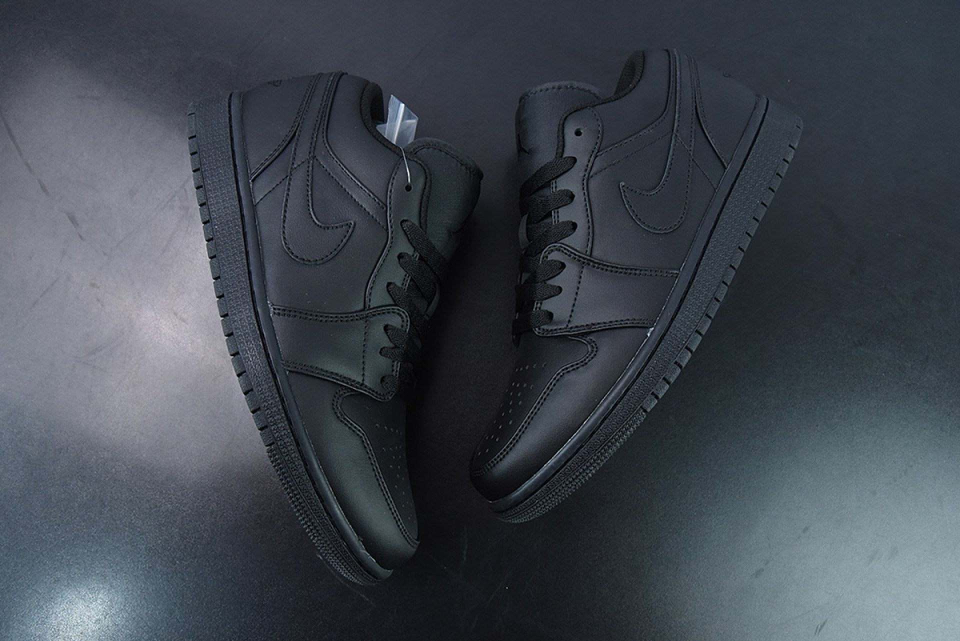 Air Jordan 1 Low Triple Black