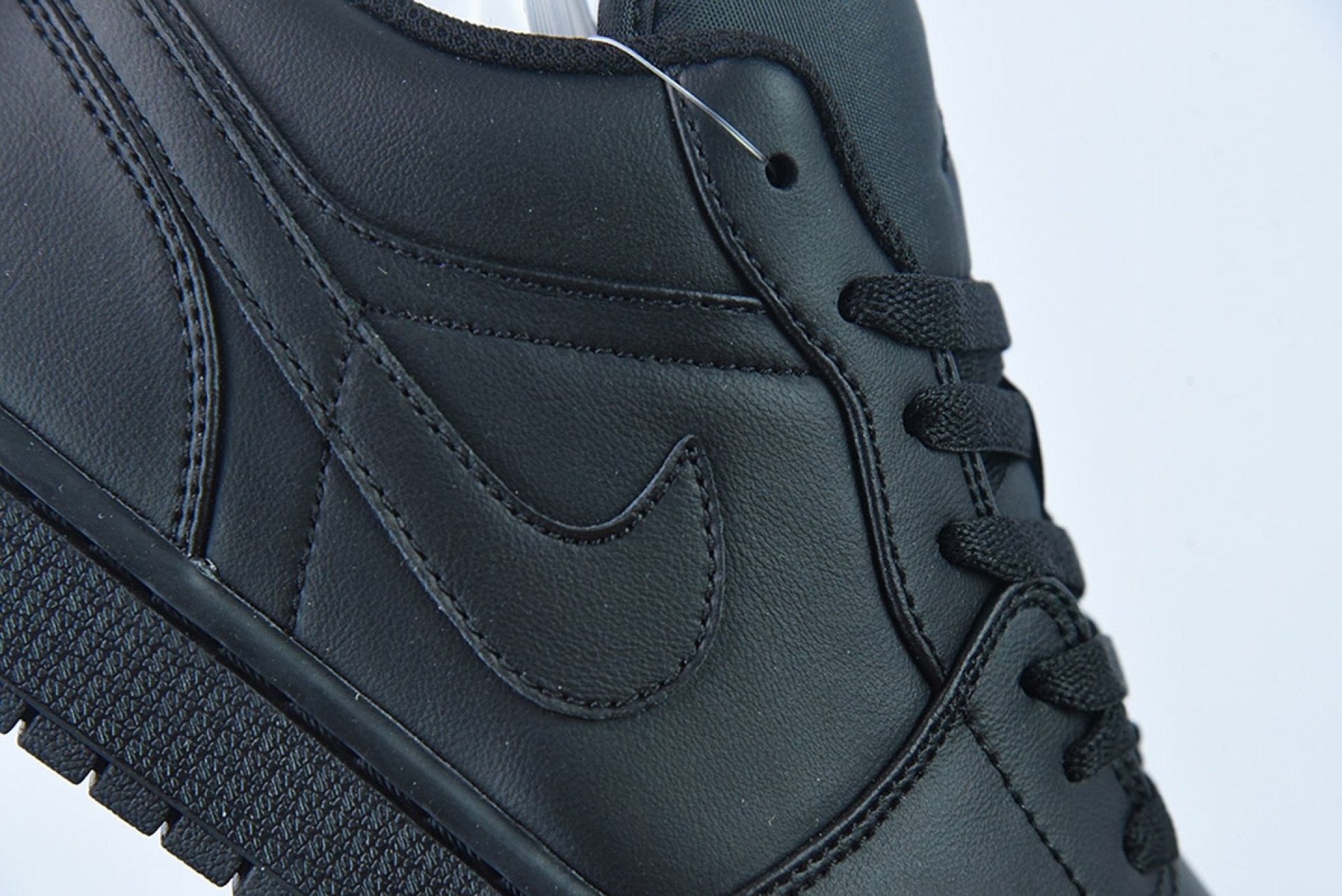 Air Jordan 1 Low Triple Black