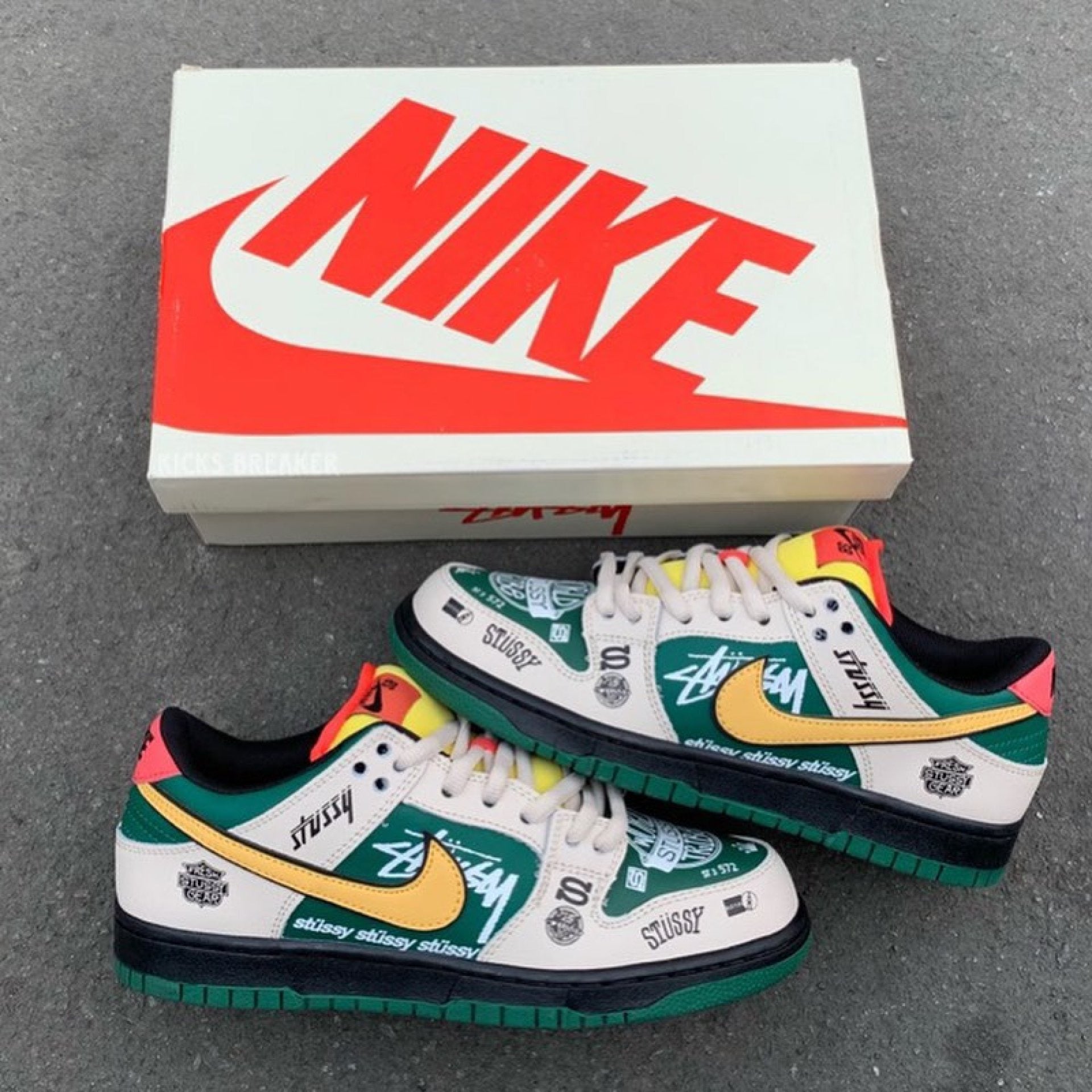 SB Dunk x Stussy