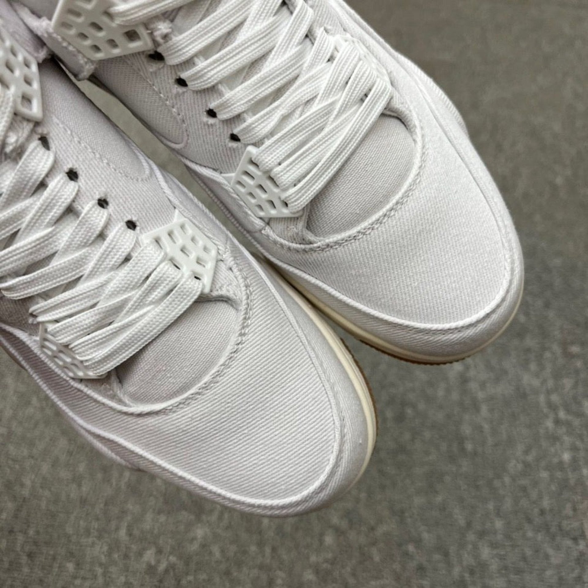 Air Jordan 4 Retro Levi's White