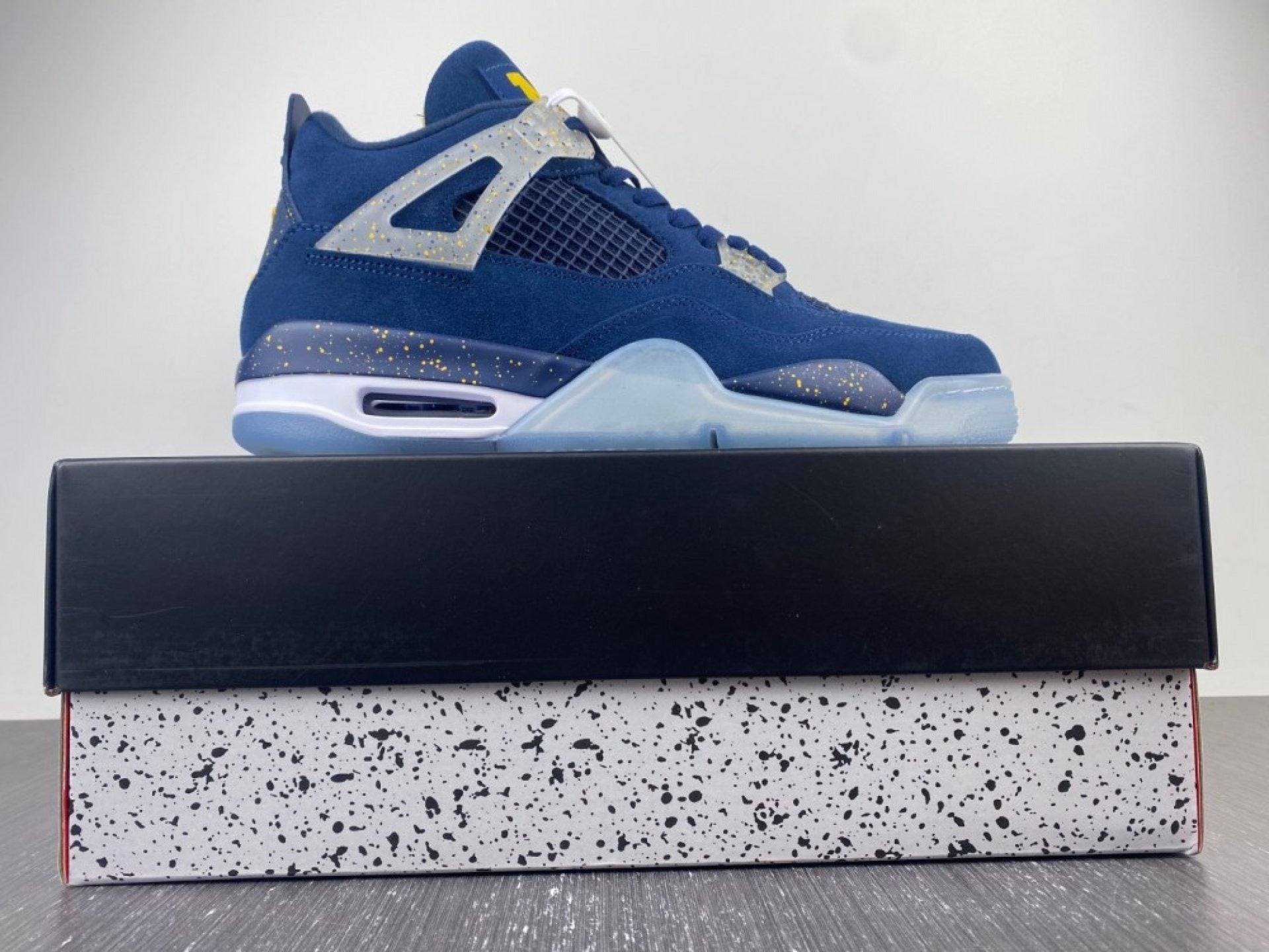 Air Jordan 4 Retro Michigan
