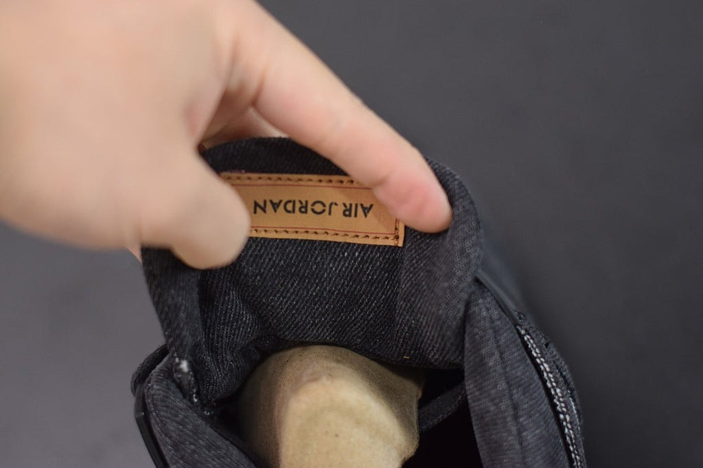 Air Jordan 4 Retro Levi's Black (Levi's Tag)