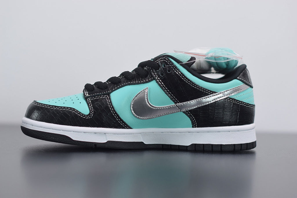 SB Dunk Low Diamond Supply Co