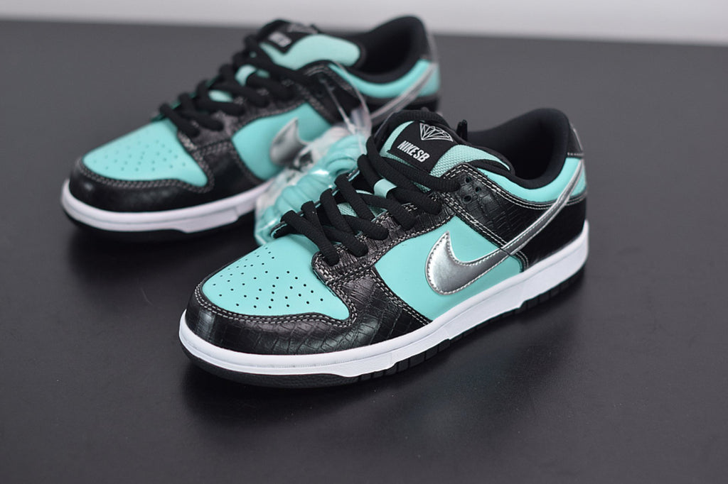 SB Dunk Low Diamond Supply Co
