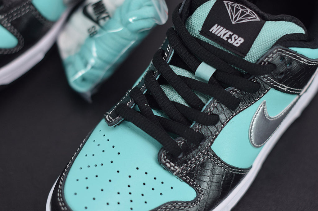 SB Dunk Low Diamond Supply Co