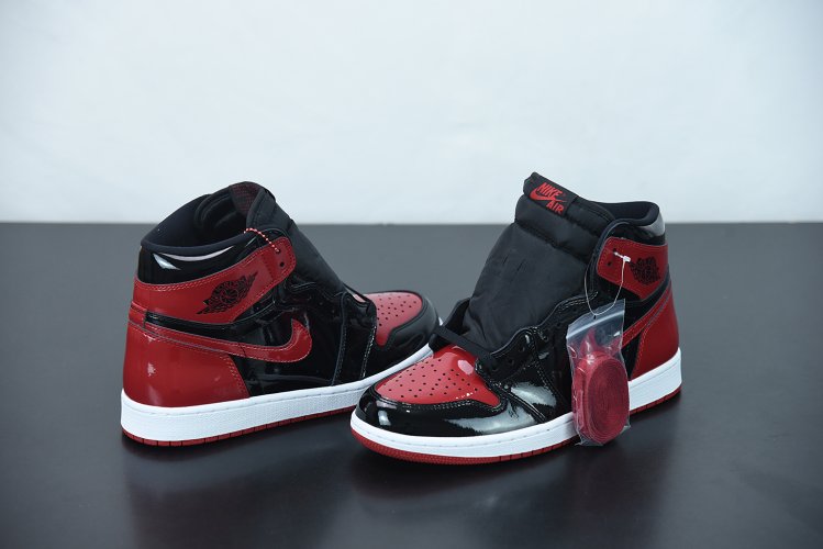 Air Jordan 1 Retro High OG Patent Bred