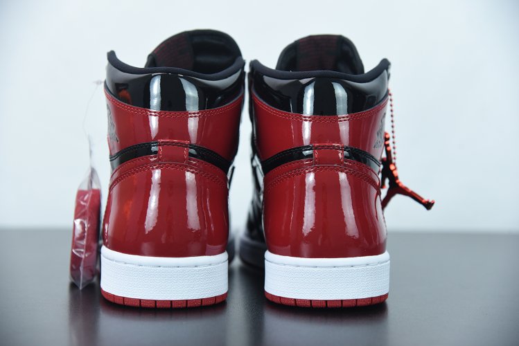 Air Jordan 1 Retro High OG Patent Bred