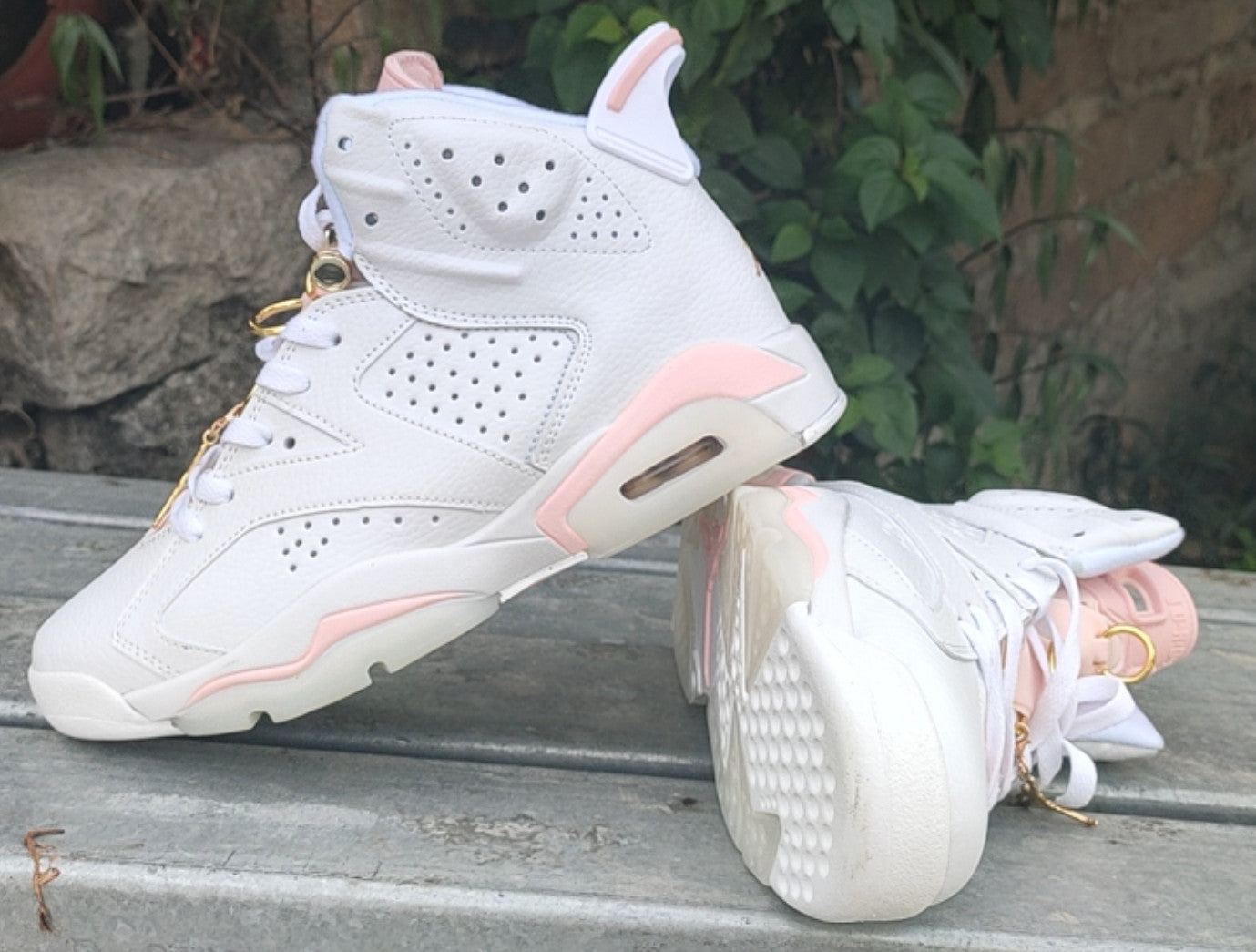Air Jordan 6 Retro Gold Hoops